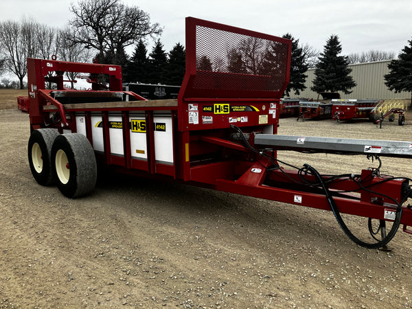 H&S 4143 manure spreader